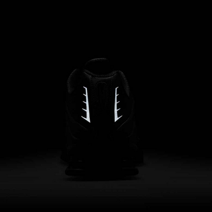 HQ1988-001 - NIKE SHOX R4