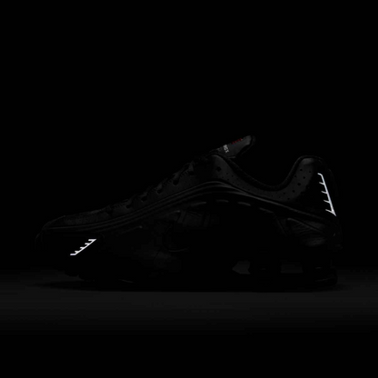 HQ1988-001 - NIKE SHOX R4